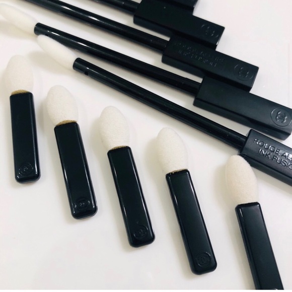 - Chanel lip gloss and eye shadow applicators bundle - Picture 1 of 5